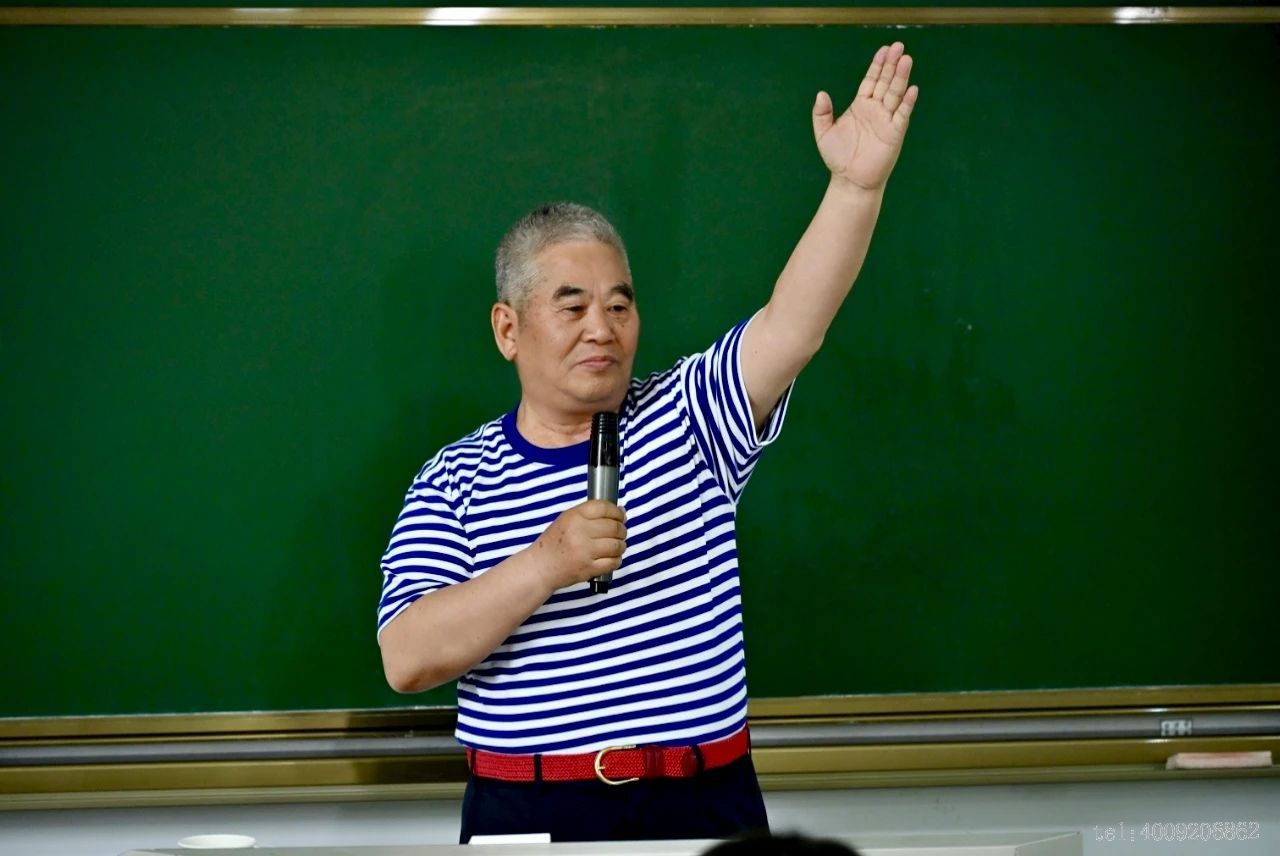 儲(chǔ)吉旺為高校學(xué)子講授“畢業(yè)最后一課”(圖3) 儲(chǔ)吉旺為高校學(xué)子講授“畢業(yè)最后一課”(圖3)